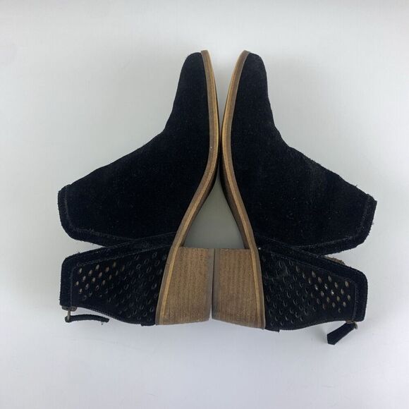 Susina Blakely Bootie Black Suede Perforated Back Zip Low Heel Ankle Womens 6 - Picture 6 of 11